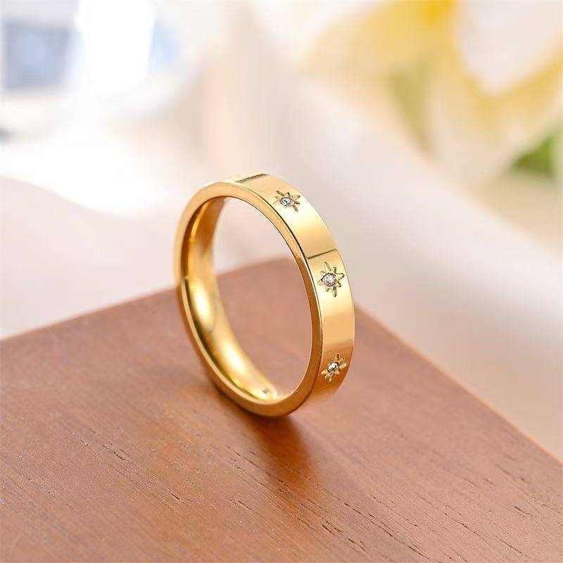 Valantomode | Plated Starburst Engraved Ring with High-Refractive Celestial Assets