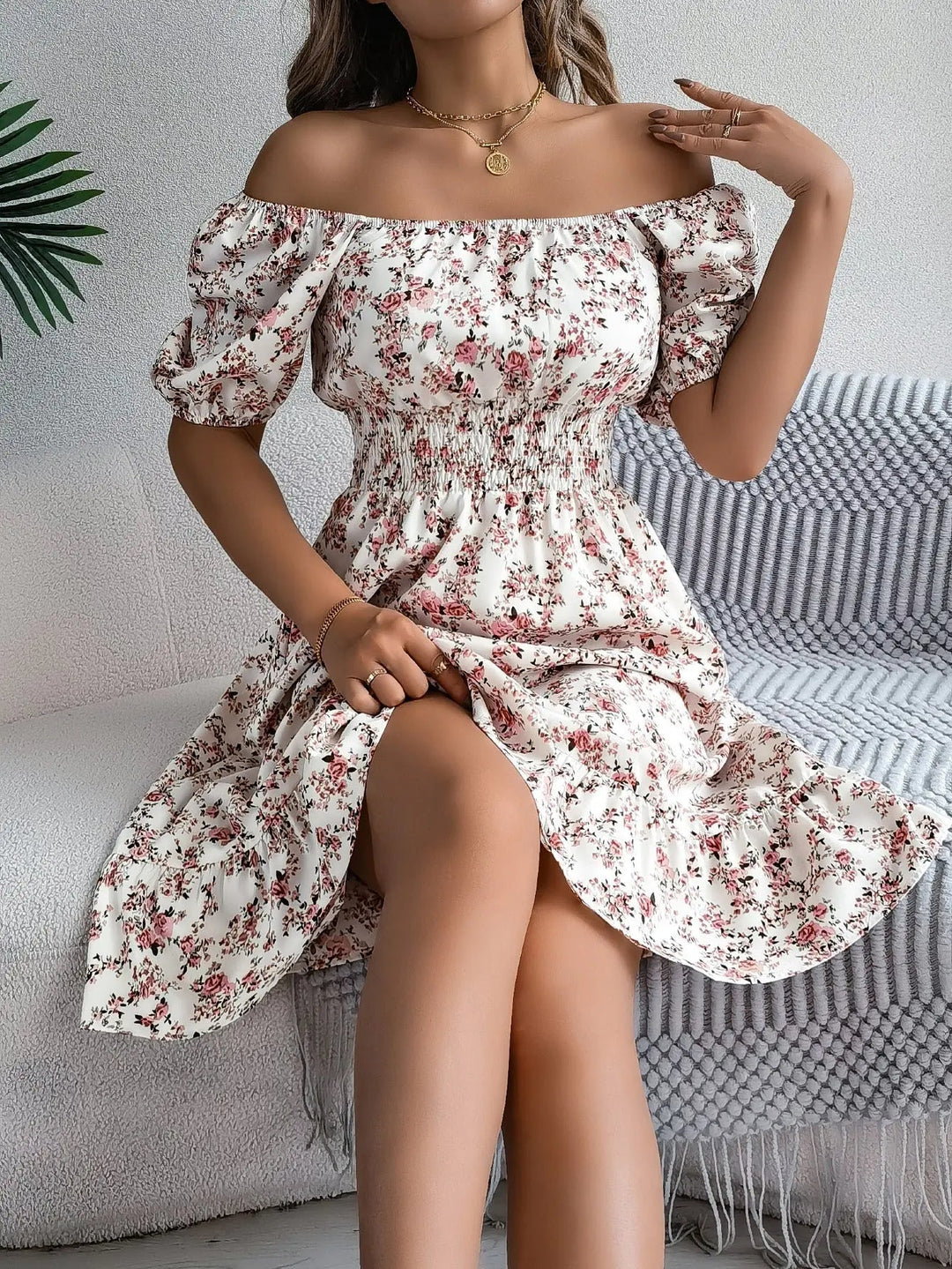Valantomode | Charming Floral Dress with Square Neckline for Everyday Wear