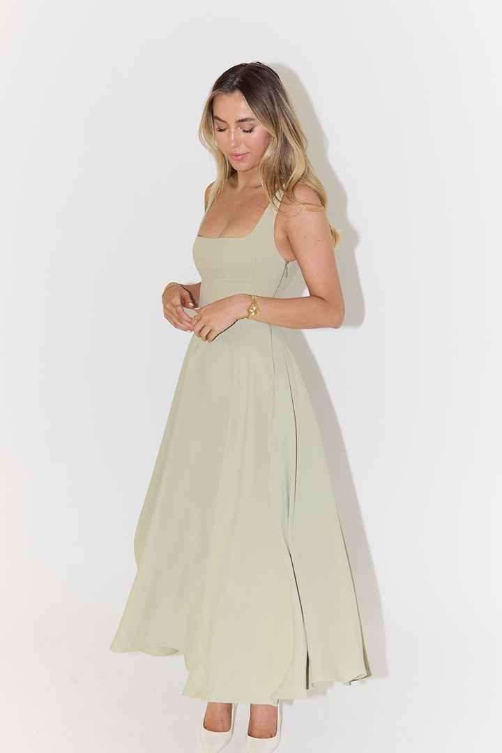 Valantomode | Chic Square Neck Midi Dress for Effortless Elegance