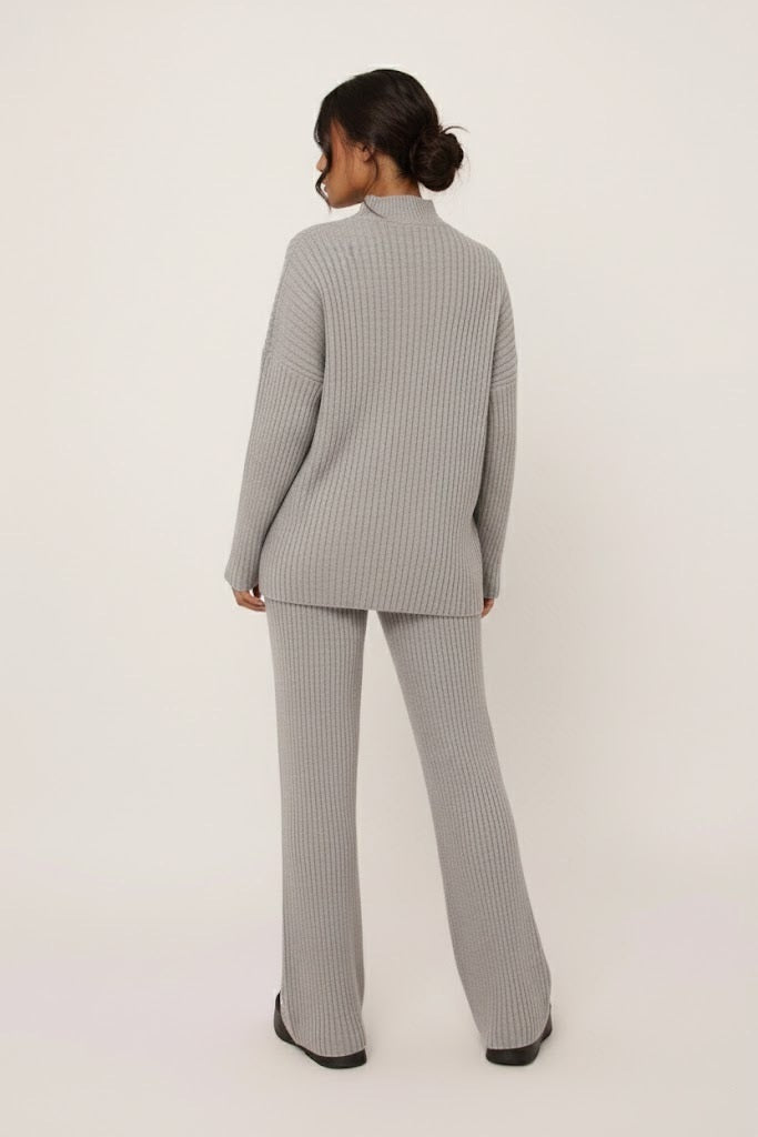Valantomode | Cozy Light Grey Ribbed Knit Swirl Loungewear Set