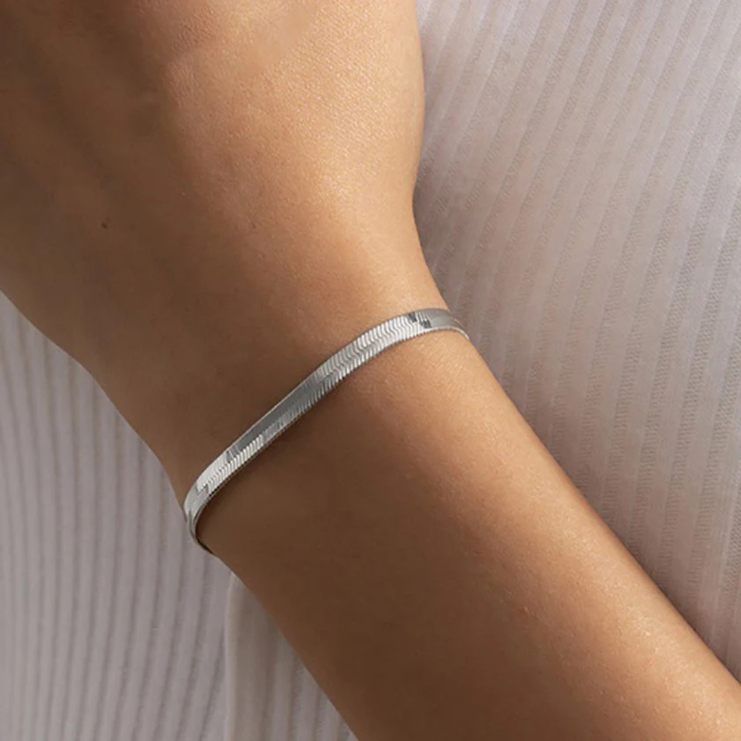 Valantomode | Plated Hailey Herringbone Bracelet with Imbricated V-Link Architecture