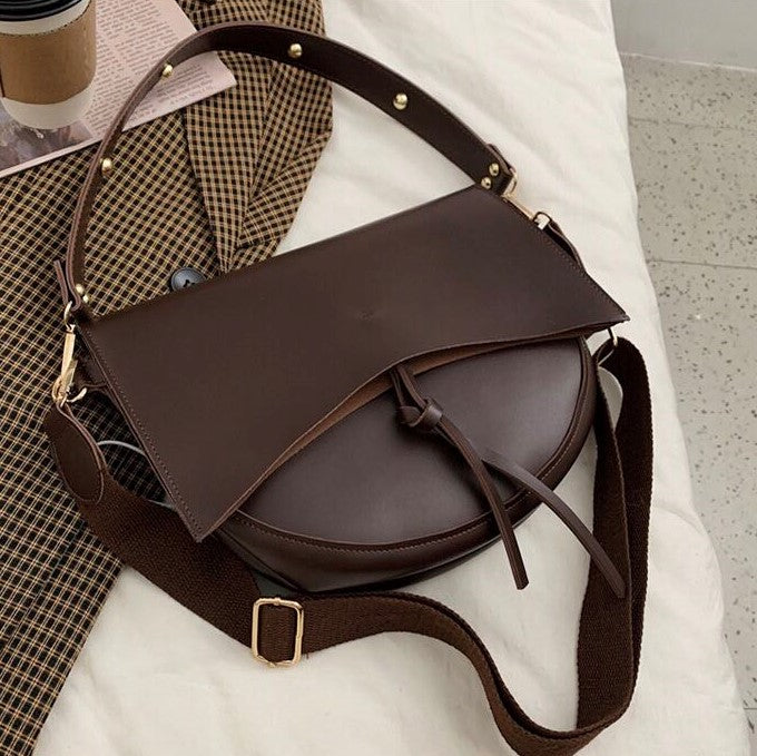 Valantomode | The ‘Aurelius’ Leather Saddle Bag – Sovereign Curve & Linear Precision