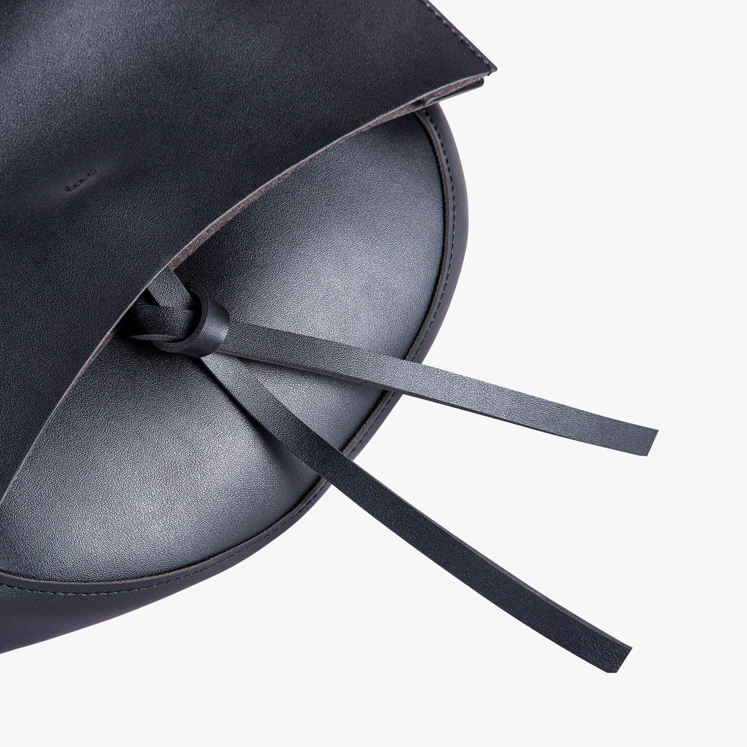 Valantomode | The ‘Aurelius’ Leather Saddle Bag – Sovereign Curve & Linear Precision