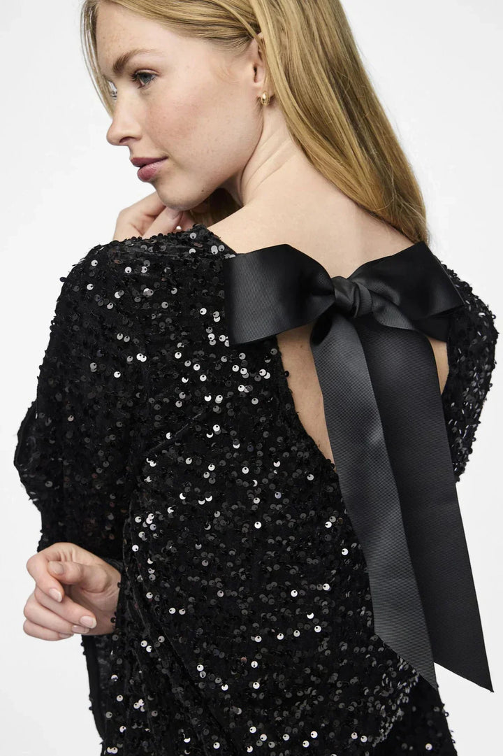 Valantomode | Twisted Ribbon Shimmer Dress for Stylish Evening Events