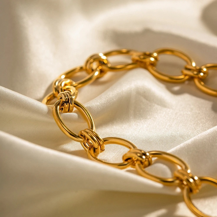 Valantomode | Heavyweight Plated Interlocking Link Necklace for Women