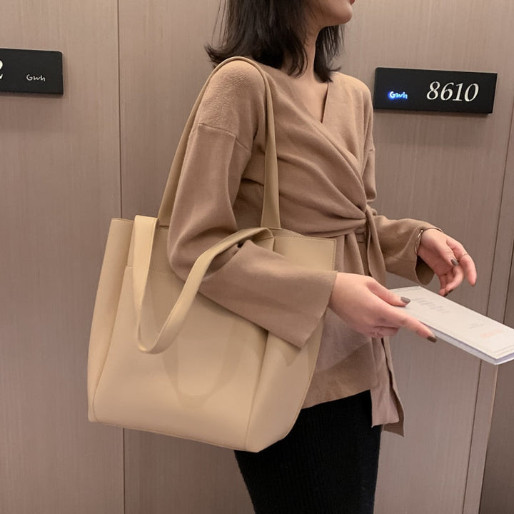 Valantomode | The ‘Veridian’ Sovereign Tote – Architectural Volume & Operational Flow
