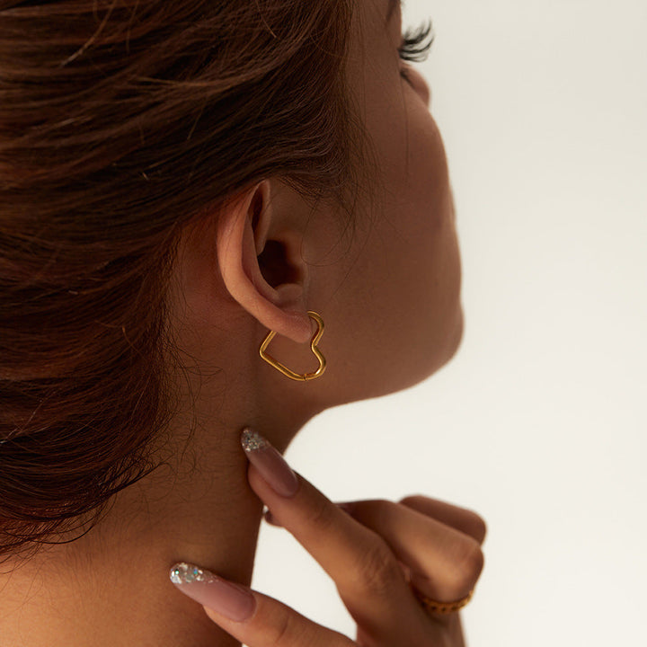 Valantomode | Lightweight Plated Heart-Shaped Hoop Earrings with Cordate Linear Geometry