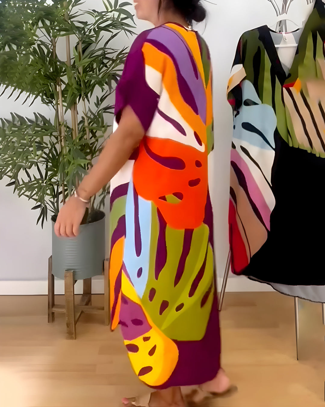 Valantomode | Dress with Abstract Print