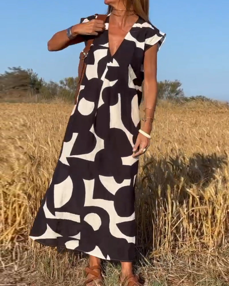 Valantomode | Dress with Relaxed Abstract Design