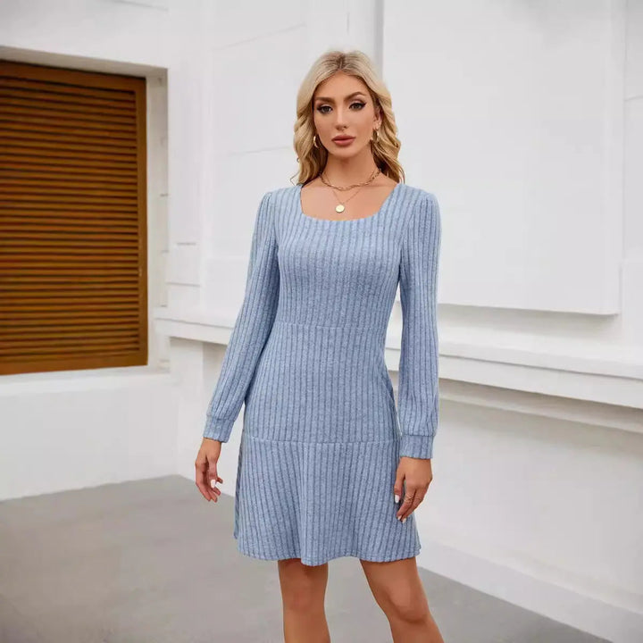 Valantomode | Stylish Long-Sleeve Dress with Square Neck and Practical Pockets