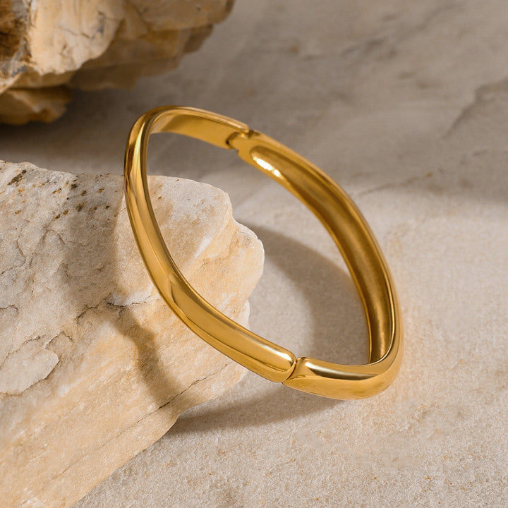 Valantomode | Plated Sculpted Oval Bracelet with High-Shine Monolithic Architecture
