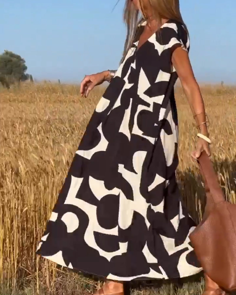 Valantomode | Dress with Relaxed Abstract Design