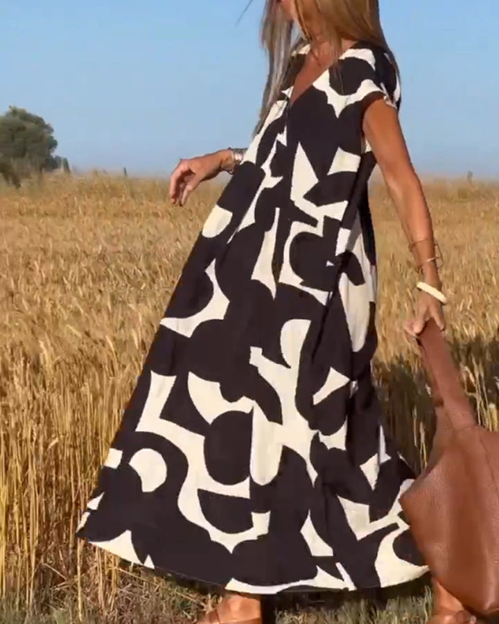 Valantomode | Dress with Relaxed Abstract Design