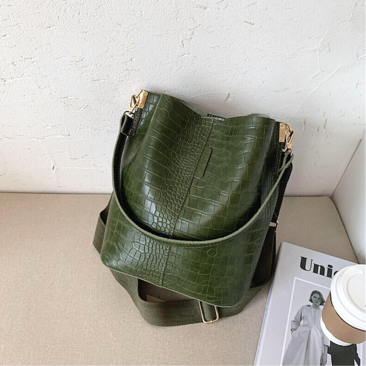 Valantomode | The ‘Aurelius’ Croc-Armor Handbag – Textural Dominance & Rigid Command