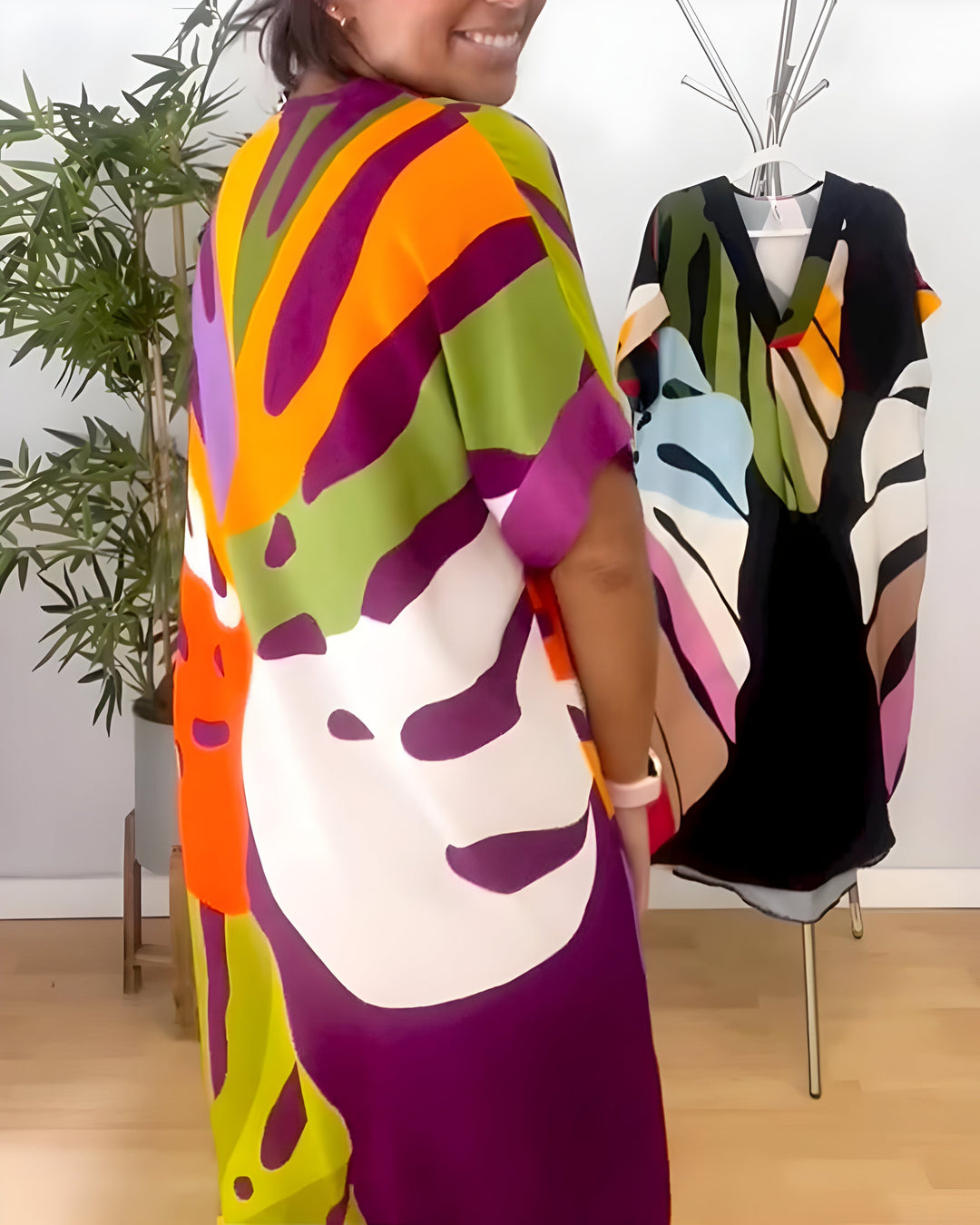 Valantomode | Dress with Abstract Print