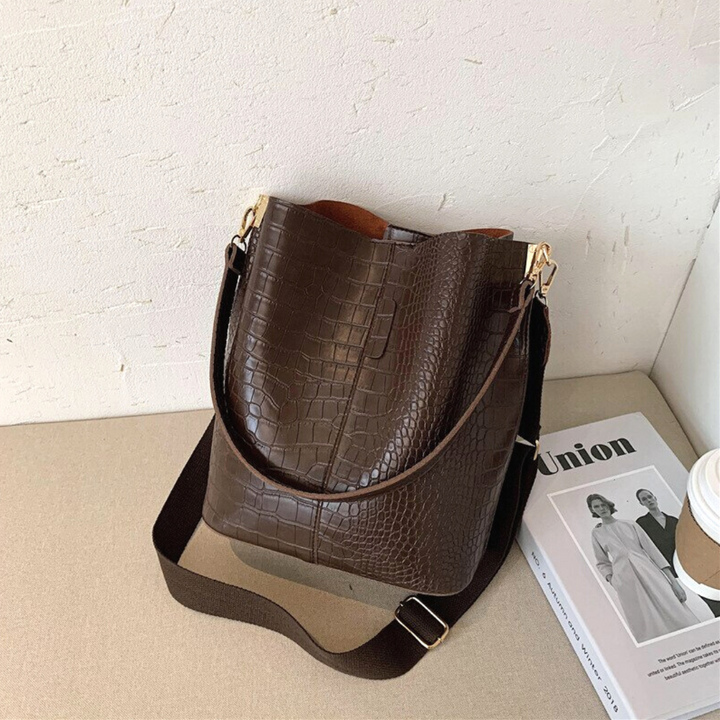 Valantomode | The ‘Aurelius’ Croc-Armor Handbag – Textural Dominance & Rigid Command