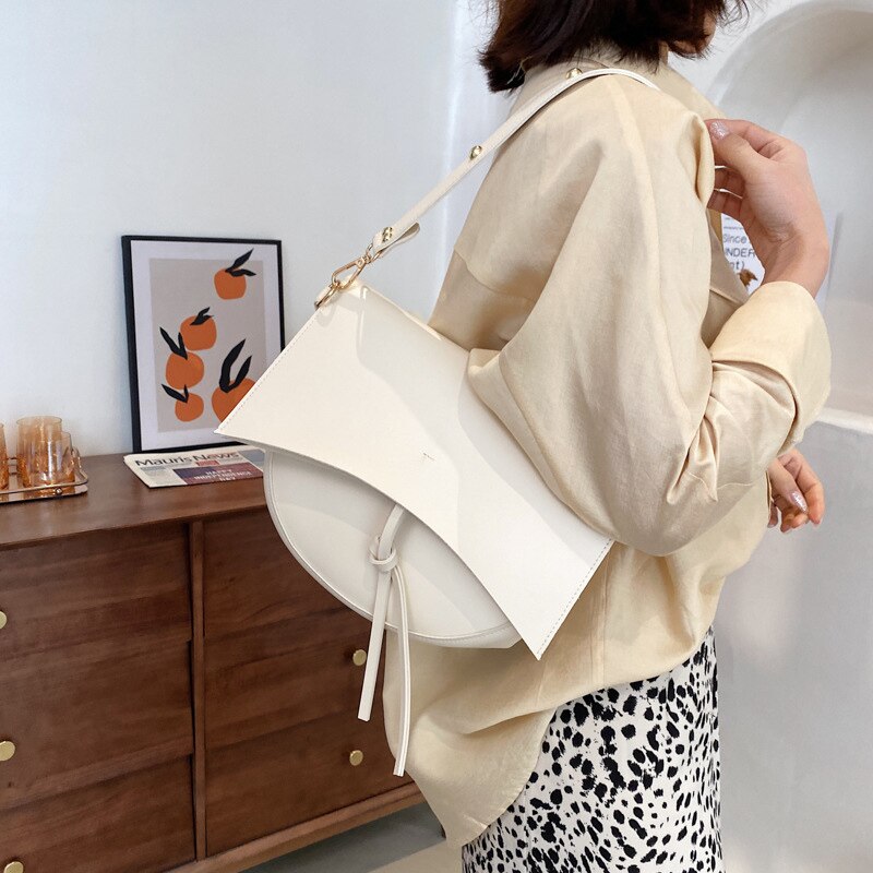 Valantomode | The ‘Aurelius’ Leather Saddle Bag – Sovereign Curve & Linear Precision