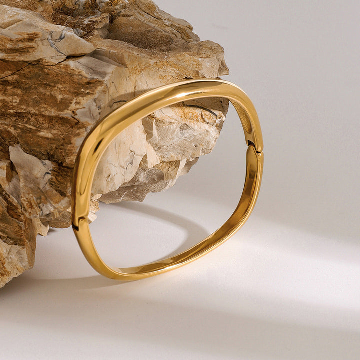 Valantomode | Plated Sculpted Oval Bracelet with High-Shine Monolithic Architecture