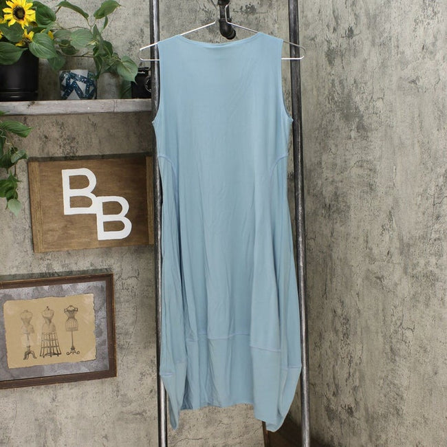 Valantomode | Stylish Sleeveless Dress with Convenient Pockets