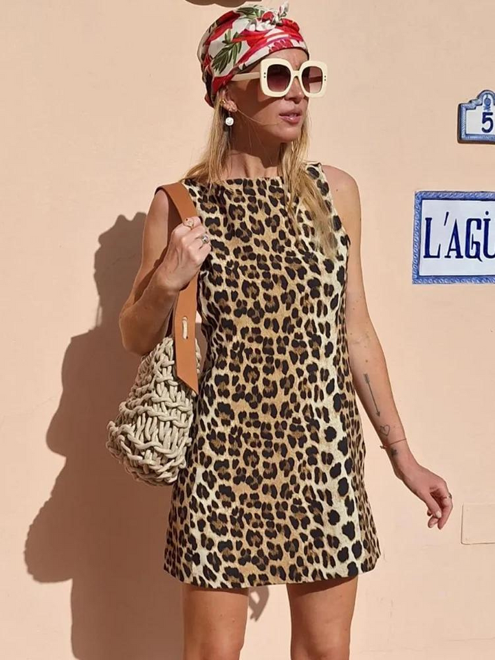 Valantomode | Chic Sleeveless Mini Dress with Trendy Leopard Print