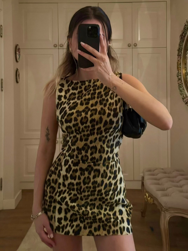 Valantomode | Chic Sleeveless Mini Dress with Trendy Leopard Print