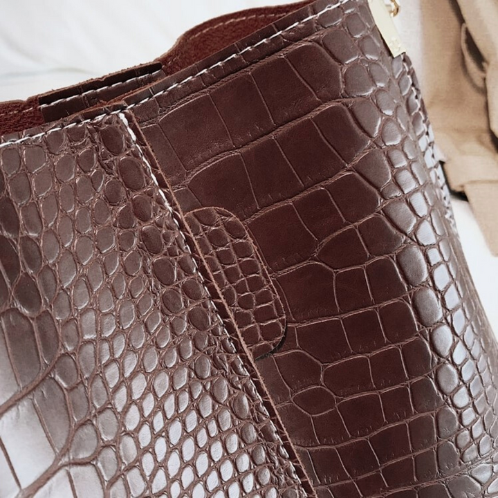 Valantomode | The ‘Aurelius’ Croc-Armor Handbag – Textural Dominance & Rigid Command