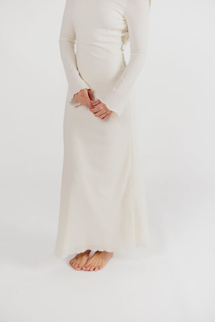 Valantomode | Textured Long Sleeve Maxi Dress for Effortless Elegance
