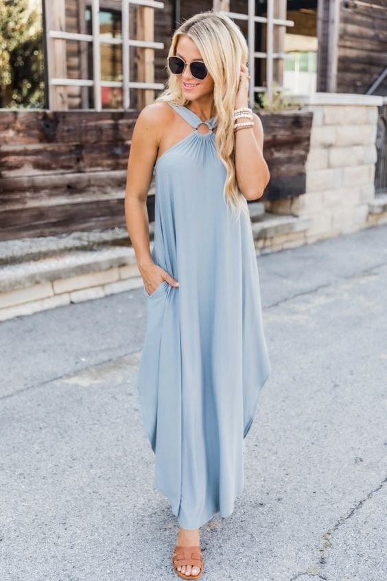 Valantomode | Dress with Halter Design