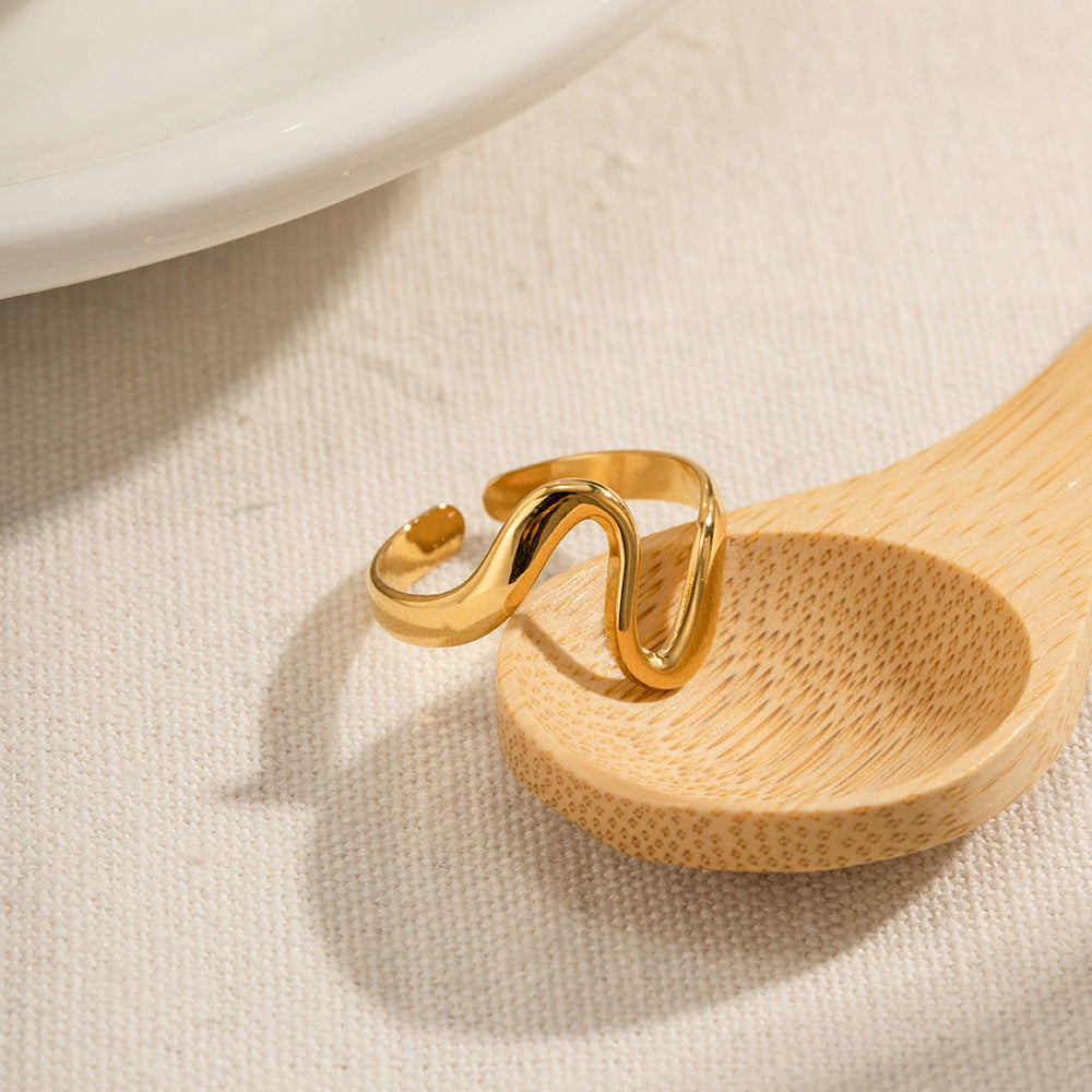 Valantomode | Lightweight Plated Undulating Wave Ring with Adjustable Open-Ended Design