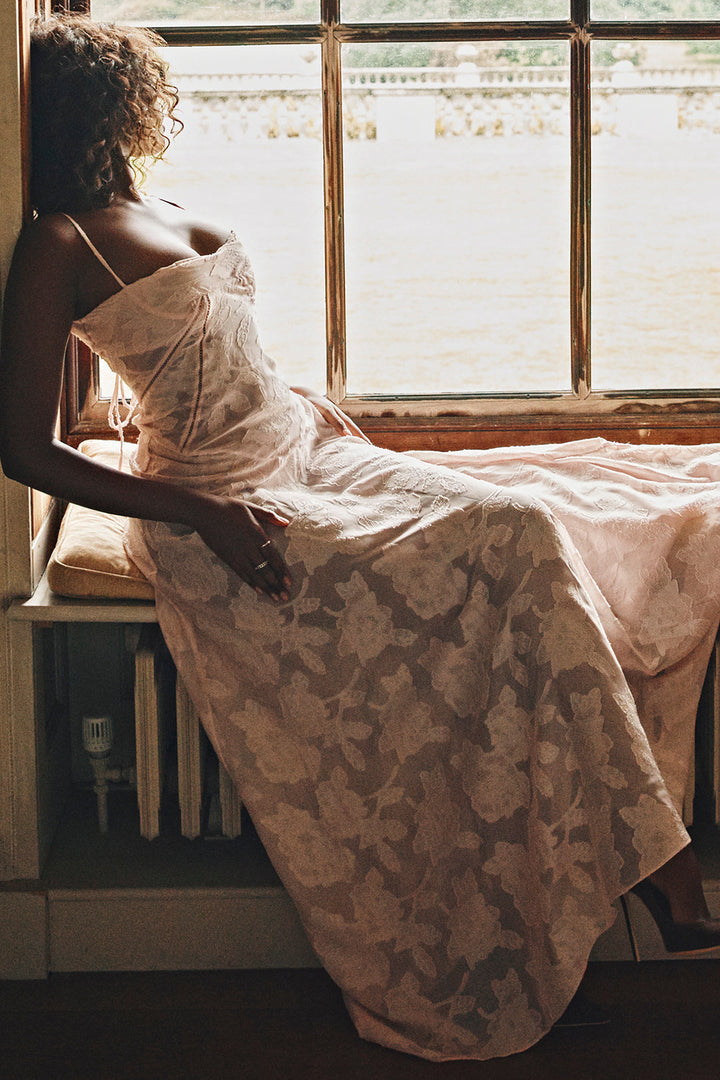 Valantomode | Elegant Embroidered Maxi Dress by Dean