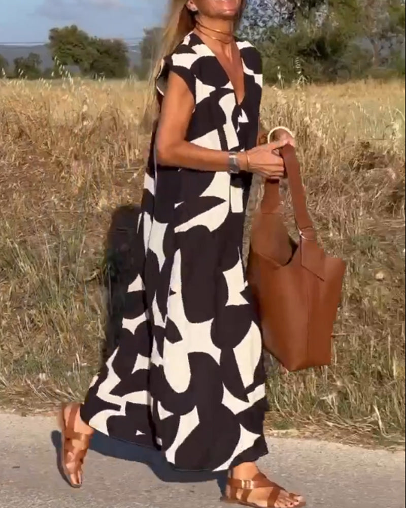 Valantomode | Dress with Relaxed Abstract Design