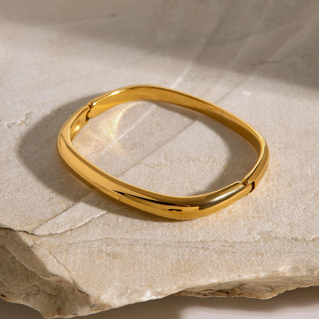 Valantomode | Plated Sculpted Oval Bracelet with High-Shine Monolithic Architecture