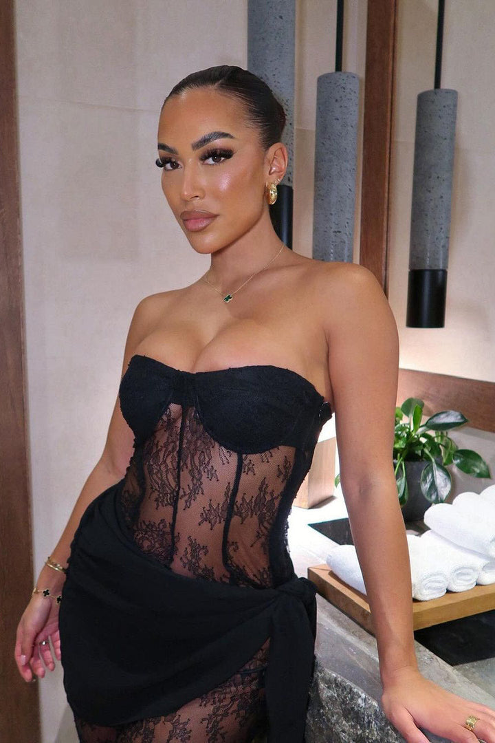 Valantomode | Elegant Black Lace Bandeau Jumpsuit with Knot Detail