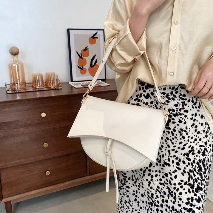 Valantomode | The ‘Aurelius’ Leather Saddle Bag – Sovereign Curve & Linear Precision