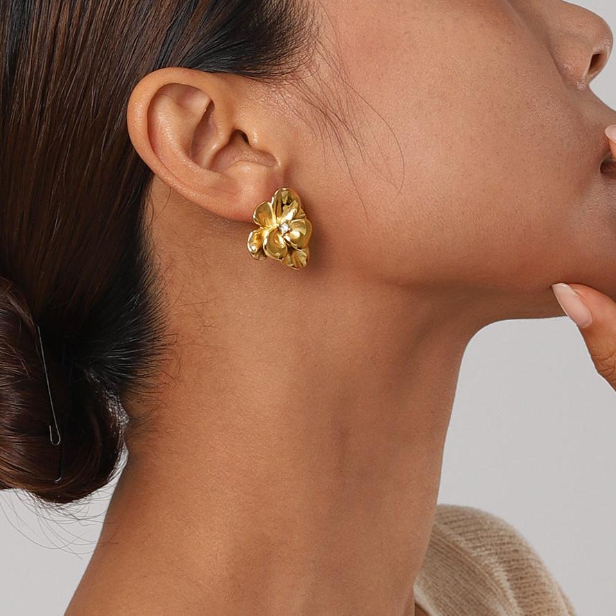 Valantomode | Plated Sculptural Floral Earrings with High-Refractive Stone Assets