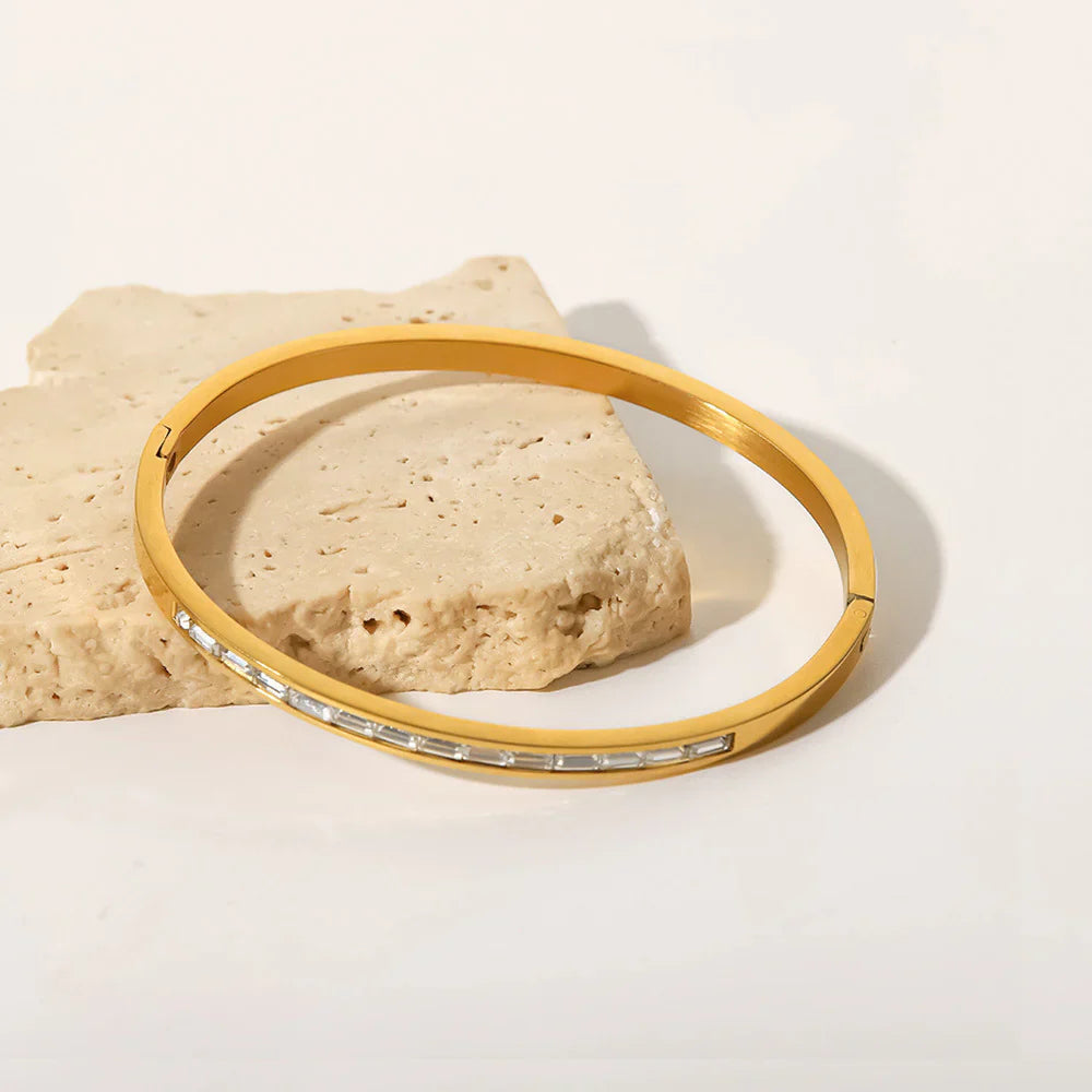 Valantomode | Plated Amira Bracelet with Linear-Prismatic Architecture and Baguette Focal Assets