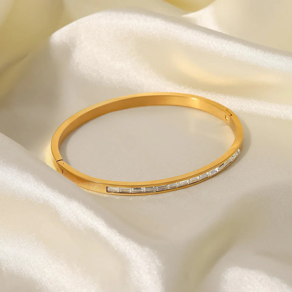 Valantomode | Plated Amira Bracelet with Linear-Prismatic Architecture and Baguette Focal Assets