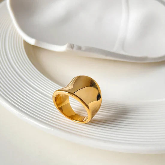 Valantomode | Plated Wide-Band Athena Ring with Volumetric Monolithic Architecture