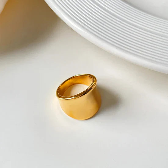 Valantomode | Plated Wide-Band Athena Ring with Volumetric Monolithic Architecture
