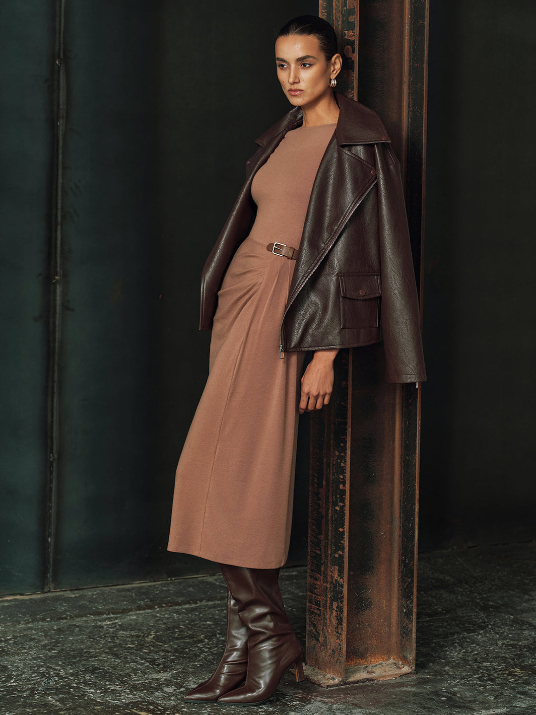 Valantomode | Chic Sleeveless Ruched Midi Dress with Buckle Accent