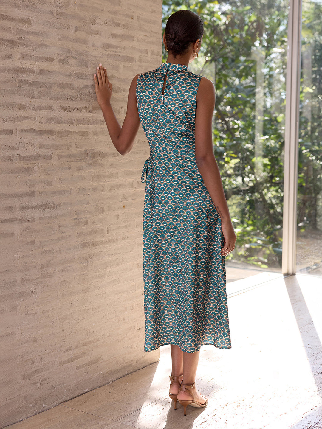 Valantomode | Chic Scallop-Print Sleeveless Midi Dress with Mock Neck