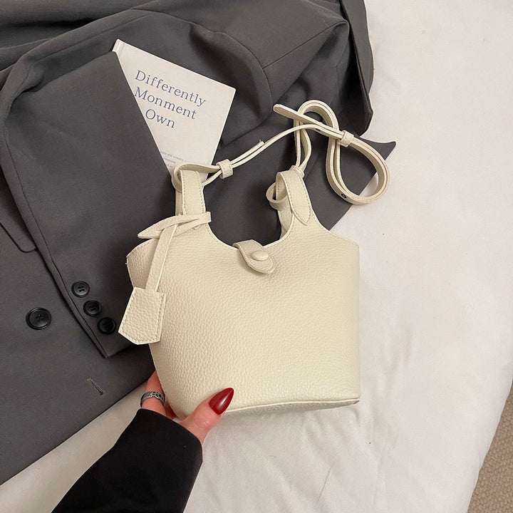 Valantomode | Lyra Pebble Sovereign – Premium Pebbled Vegan Leather Structured Bucket Tote