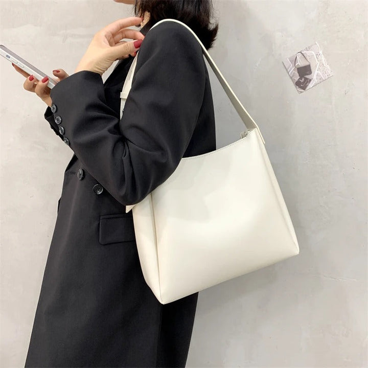 Valantomode | Luna Minimalist Hobo – Premium Vegan Leather Wide-Strap Shoulder Bag with Pouch