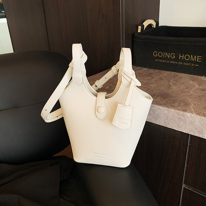 Valantomode | Lyra Pebble Sovereign – Premium Pebbled Vegan Leather Structured Bucket Tote