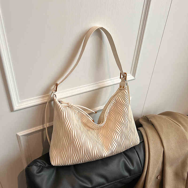Valantomode | Riviera Kinetic Slab – Premium Vegan Leather Slim-Profile Executive Shoulder Bag