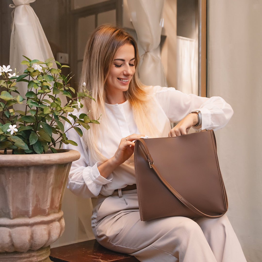 Valantomode | The ‘Aurelius’ Veridian Sovereign Monolith – Women's Premium Vegan Leather Executive Tote