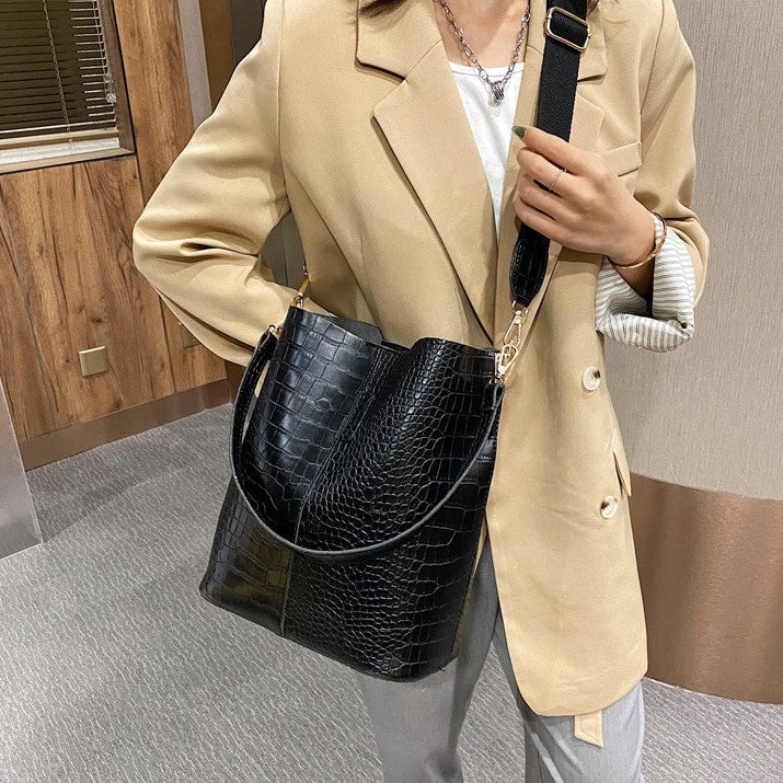 Valantomode | The ‘Aurelius’ Croc-Armor Handbag – Textural Dominance & Rigid Command