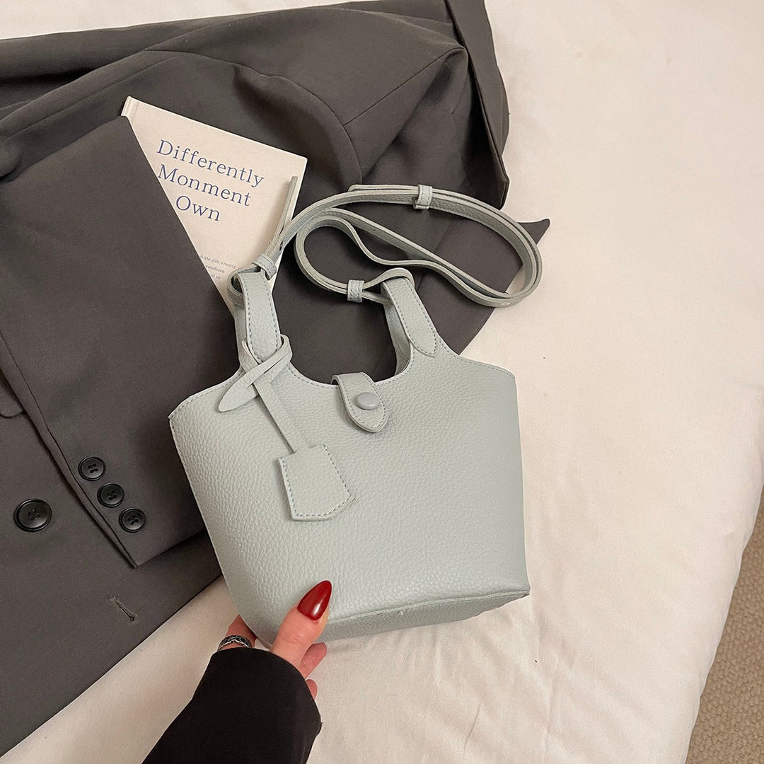 Valantomode | Lyra Pebble Sovereign – Premium Pebbled Vegan Leather Structured Bucket Tote