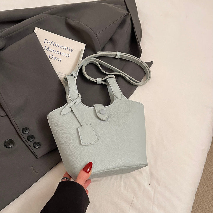 Valantomode | Lyra Pebble Sovereign – Premium Pebbled Vegan Leather Structured Bucket Tote