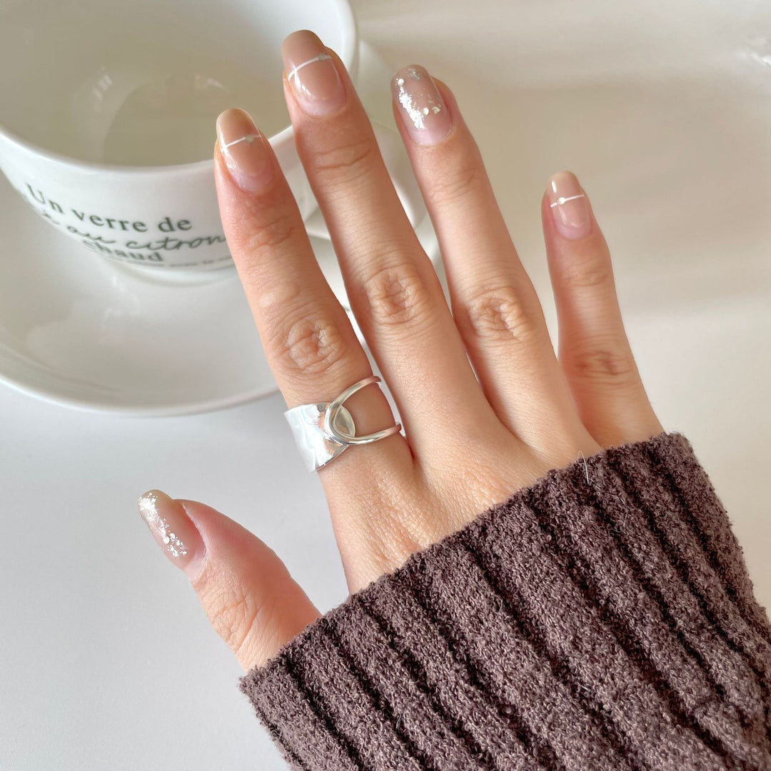 Valantomode | Plated Elise Ring with Linear-Helical Architecture and Open-Ended Geometry